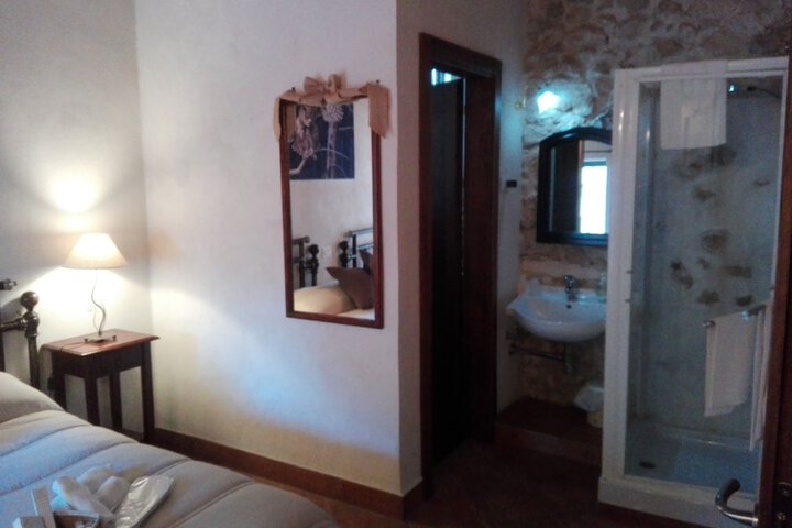 Room 33 of 114