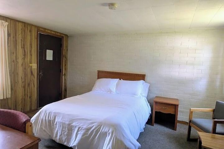 Room 2 of 27