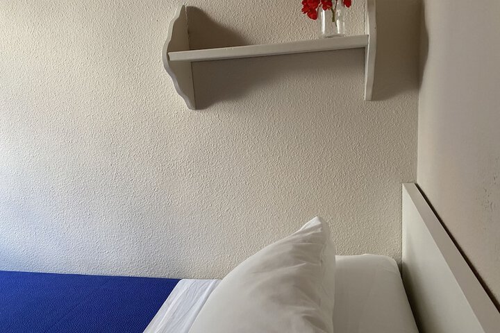 Room 19 of 103