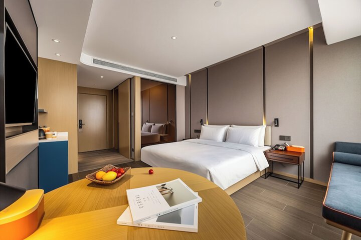 Room 2 of 38