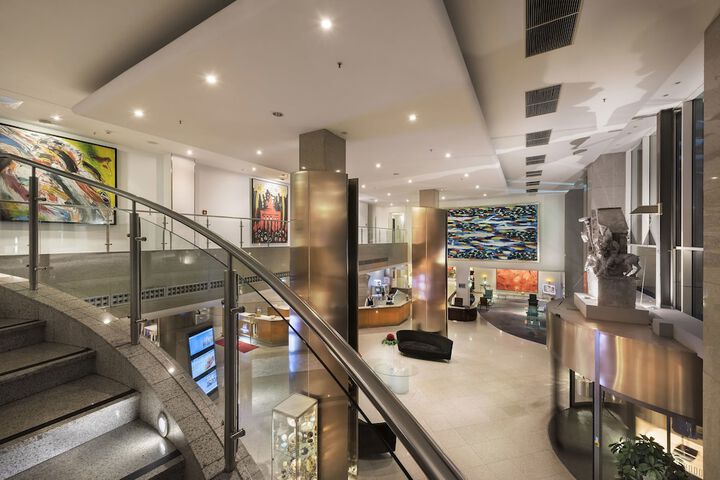Entrance & Lobby