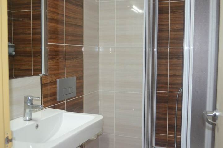 Room 4 of 17