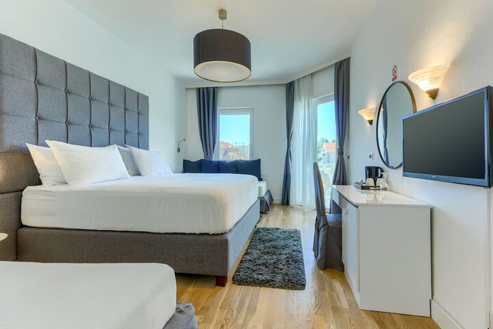 Room 15 of 49