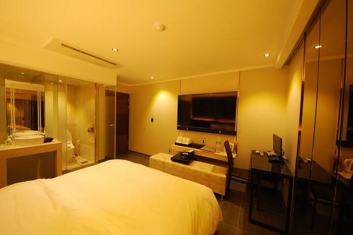 Room 9 of 44