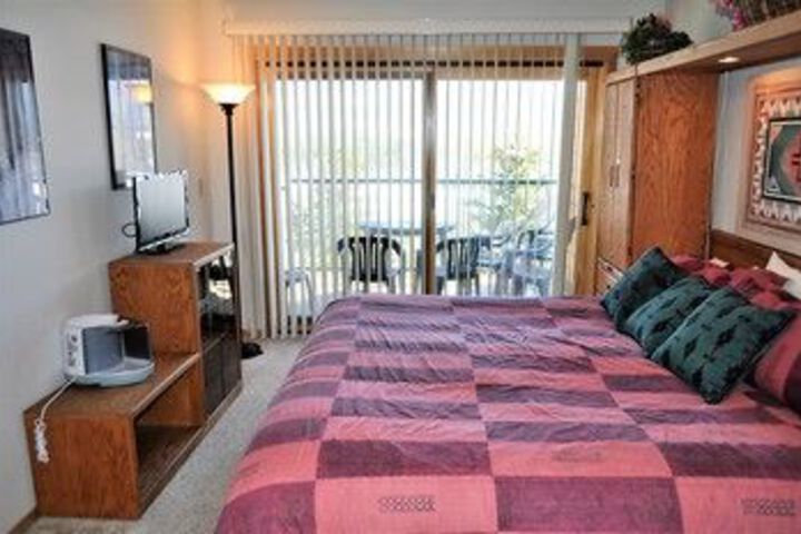 Room 83 of 195