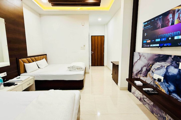 Room 33 of 61
