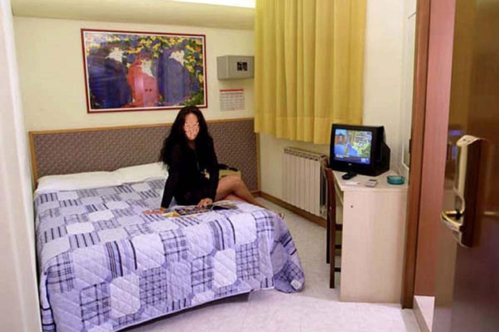 Room 4 of 17