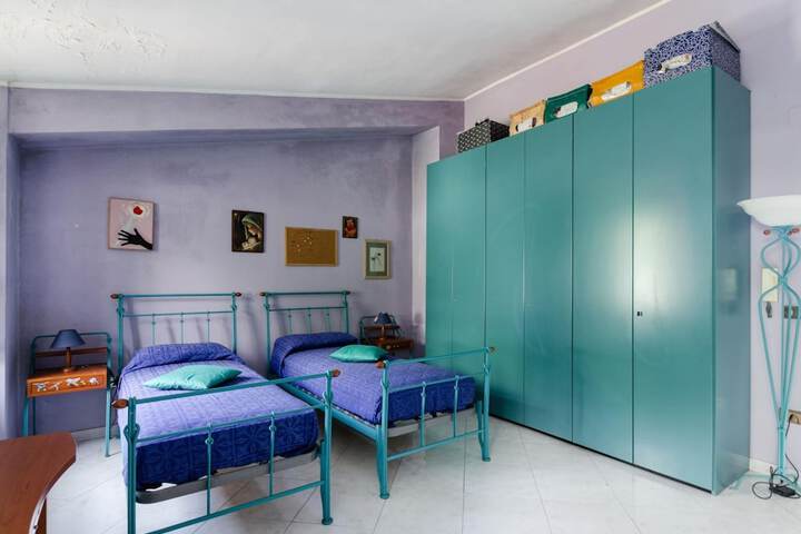 Room 2 of 40