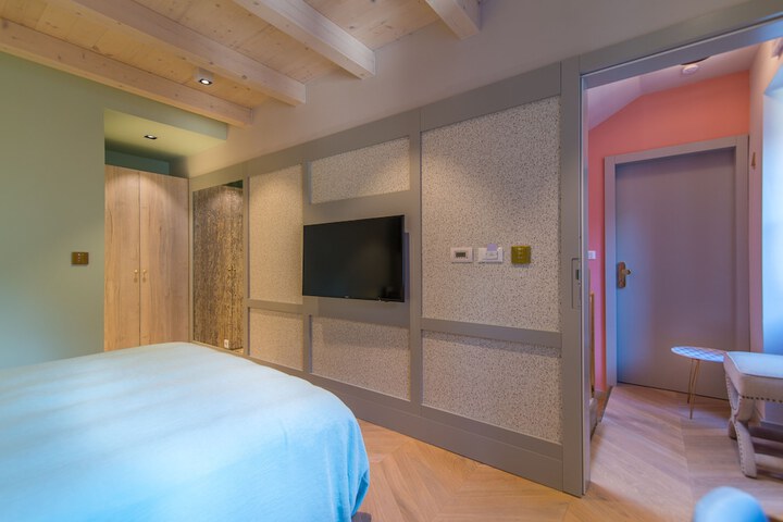 Room 18 of 192