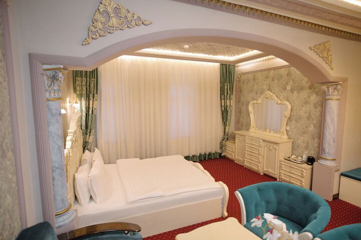 Room 13 of 63