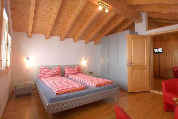 Room 4 of 43