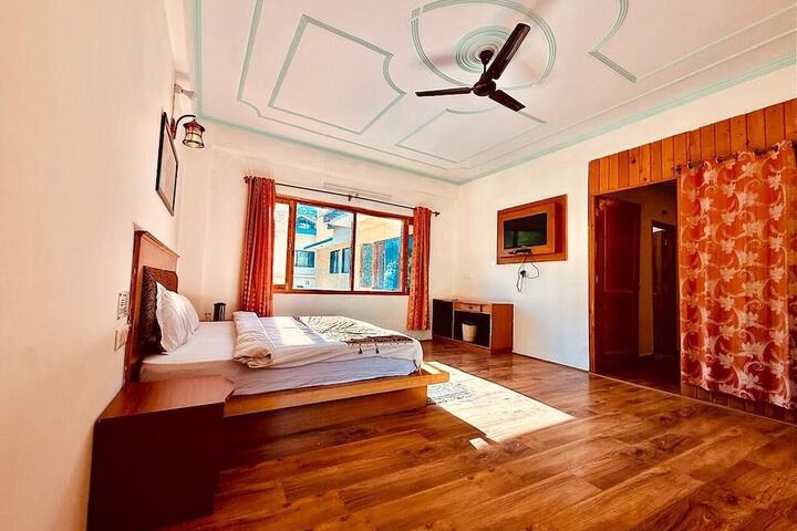 Room 3 of 13