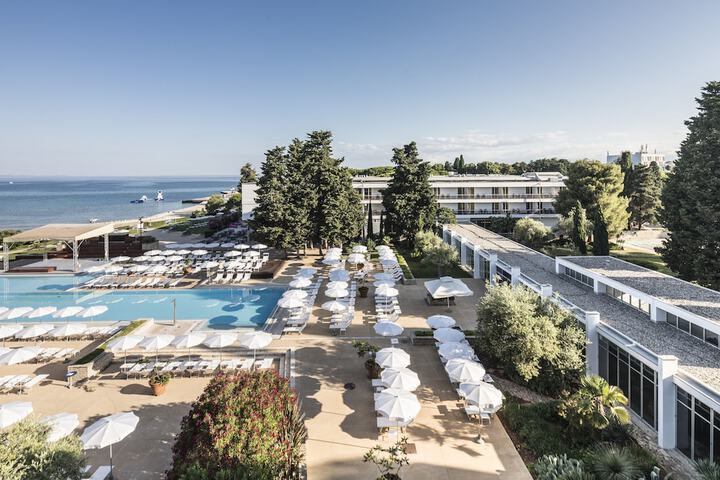 Hotel with Pool