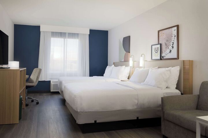 Room 8 of 34
