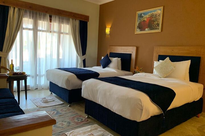 Room 6 of 75