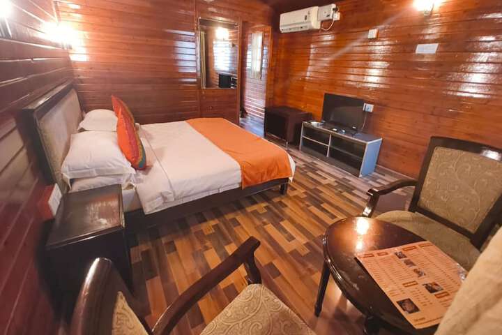 Room 7 of 32