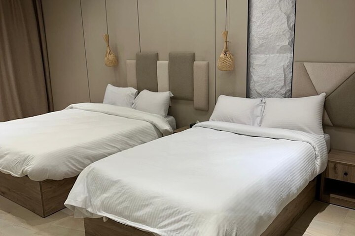 Room 52 of 112