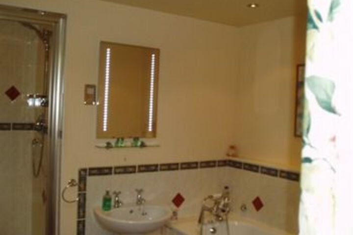 Room 5 of 18
