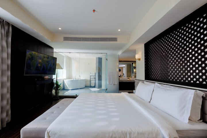 Room 21 of 153