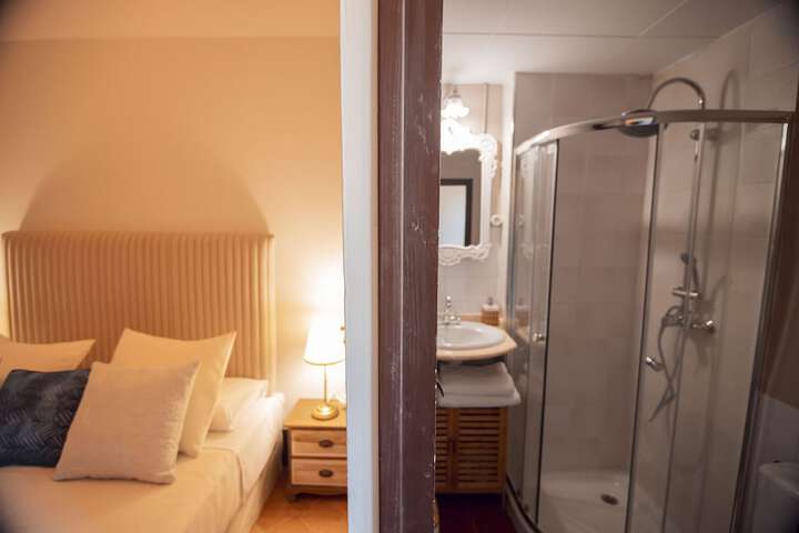 Room 3 of 47