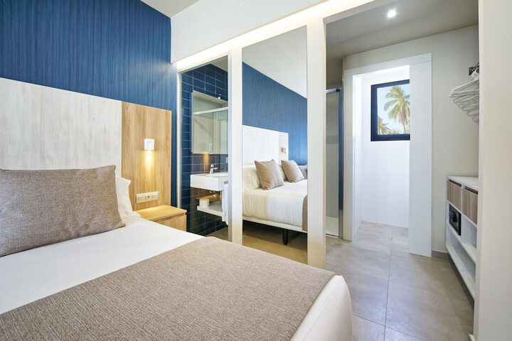 Room 9 of 80