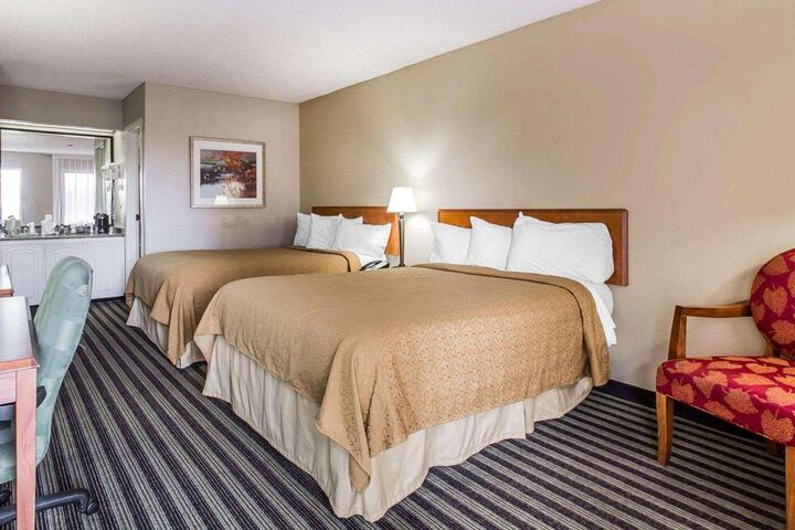 2 Double Beds (8 of 10)