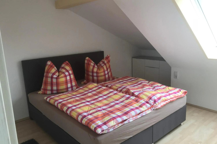 Room 4 of 17
