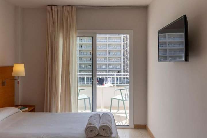 Room 5 of 32