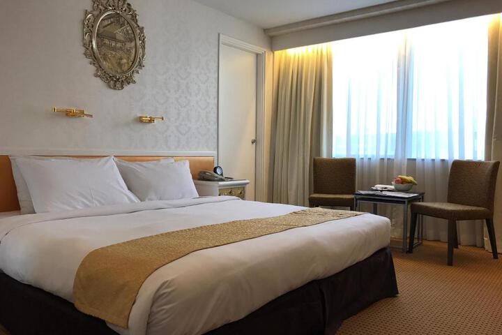 Room 21 of 117