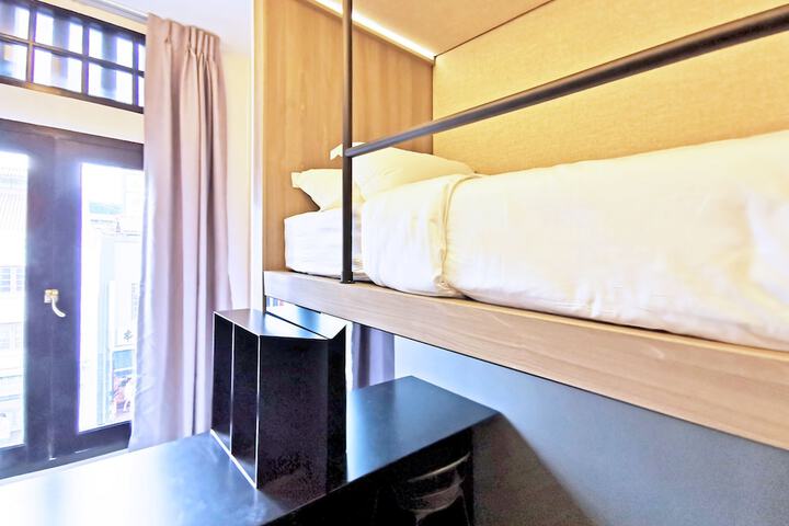 Room 18 of 180