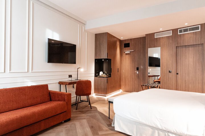 Room 5 of 61
