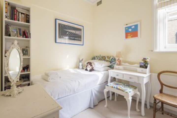 Room 15 of 19