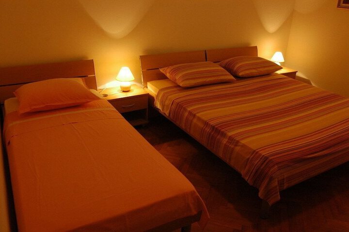 Room 3 of 44