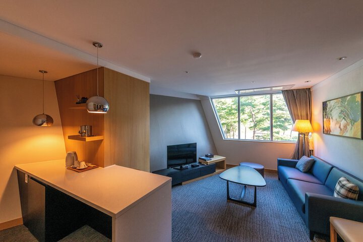 Room 27 of 100
