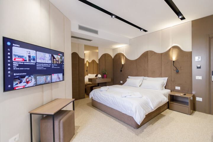 Room 8 of 13