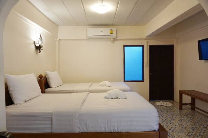 Room 8 of 35