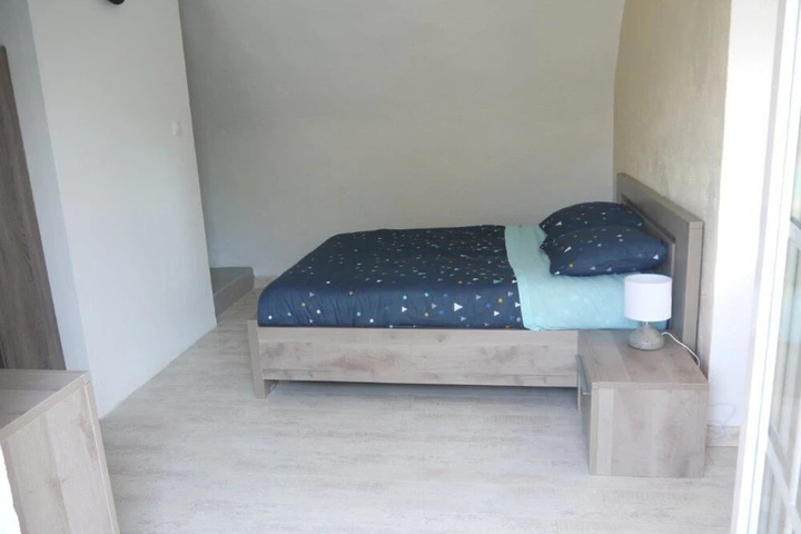 Room 4 of 16