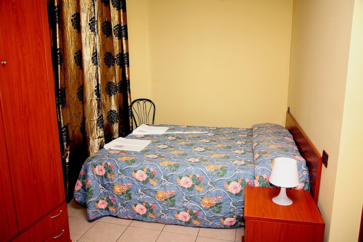 Room 8 of 48