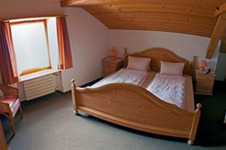 Room 8 of 11