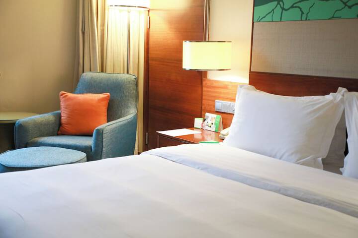 Room 28 of 147