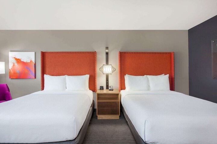 2 Queen Beds Accessible (9 of 10)
