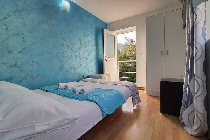Room 25 of 42