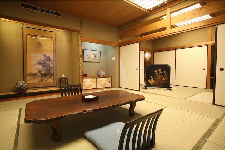 Room 21 of 43