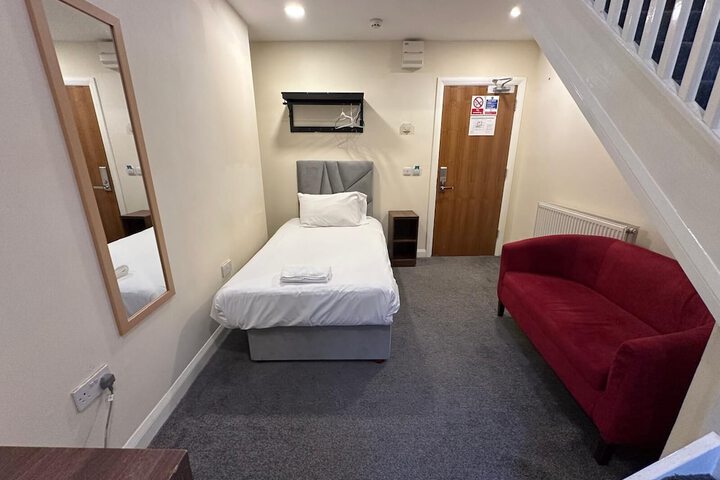 Room 33 of 43
