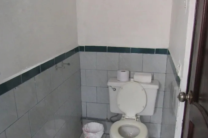 Room 7 of 9