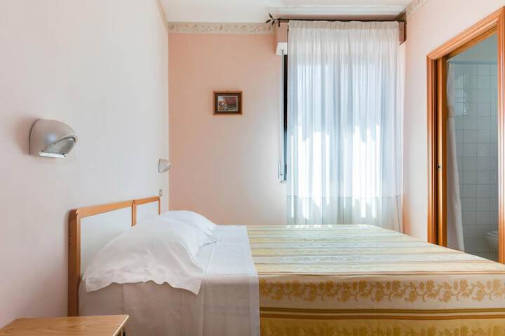 Room 15 of 49