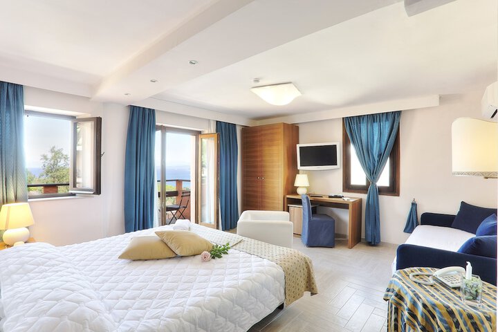 Room 6 of 72