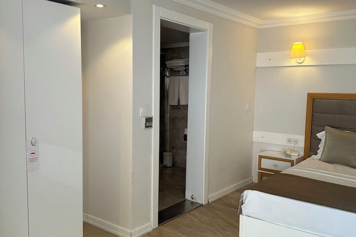 Room 13 of 47
