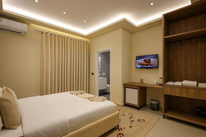 Room 16 of 33