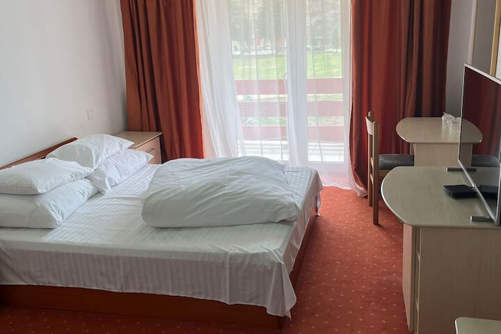 Room 11 of 28